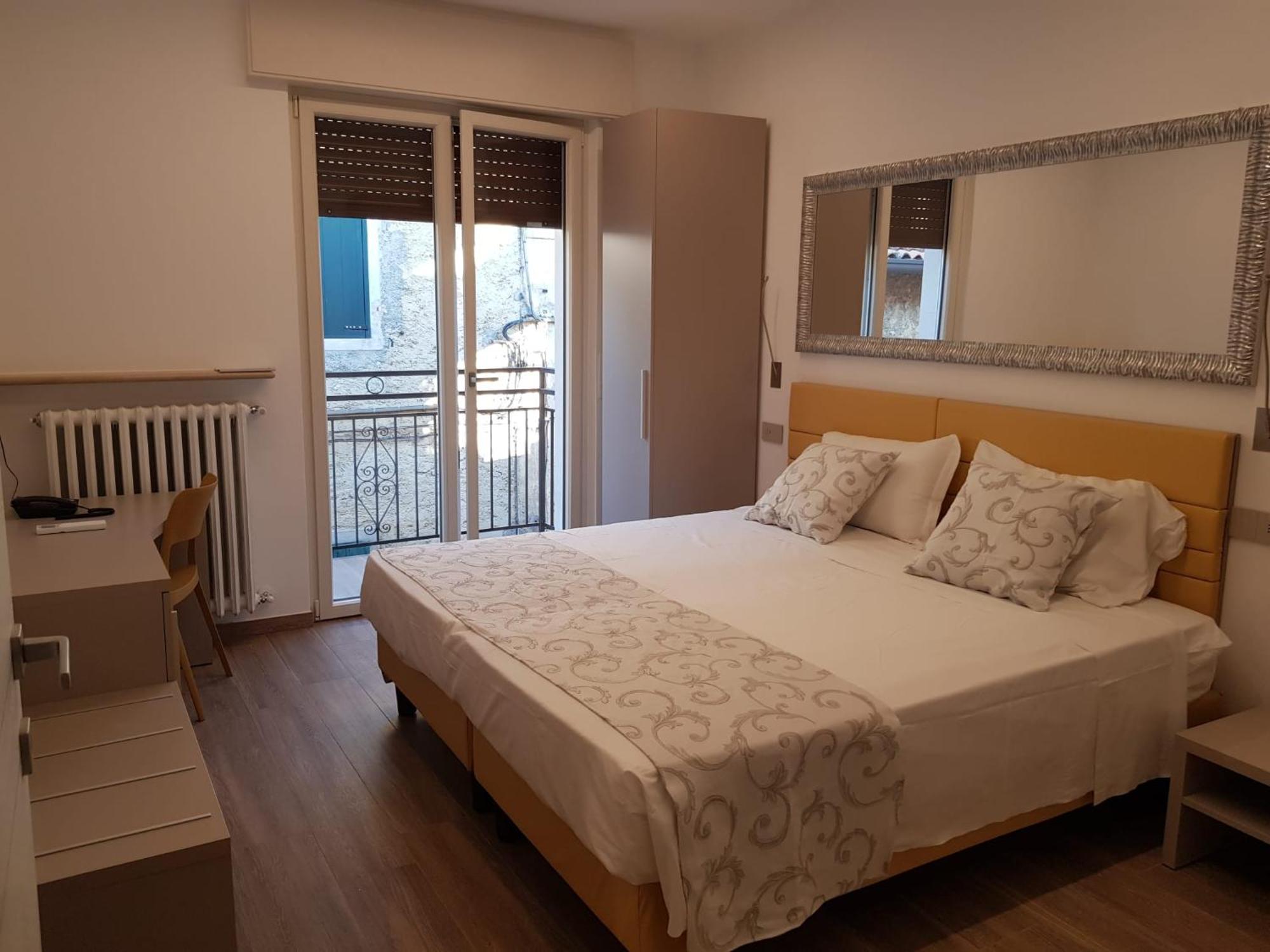 Hotel Pace Brenzone sul Garda Eksteriør billede