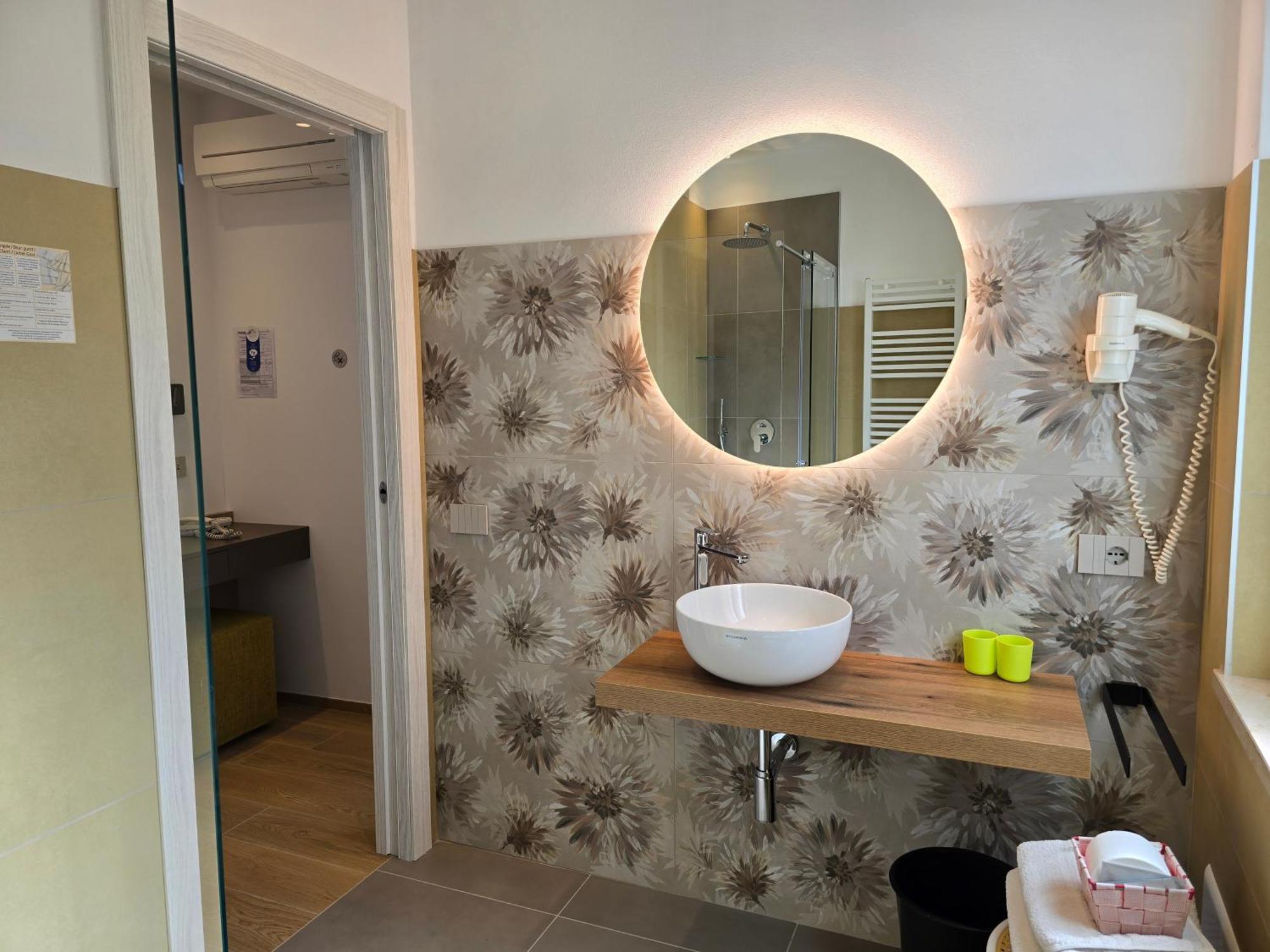 Hotel Pace Brenzone sul Garda Eksteriør billede