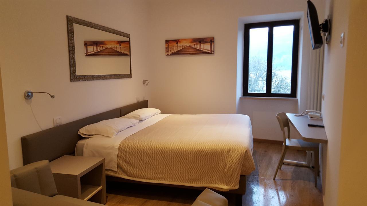 Hotel Pace Brenzone sul Garda Eksteriør billede